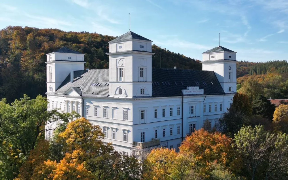Zámek Račice — hlavní palác