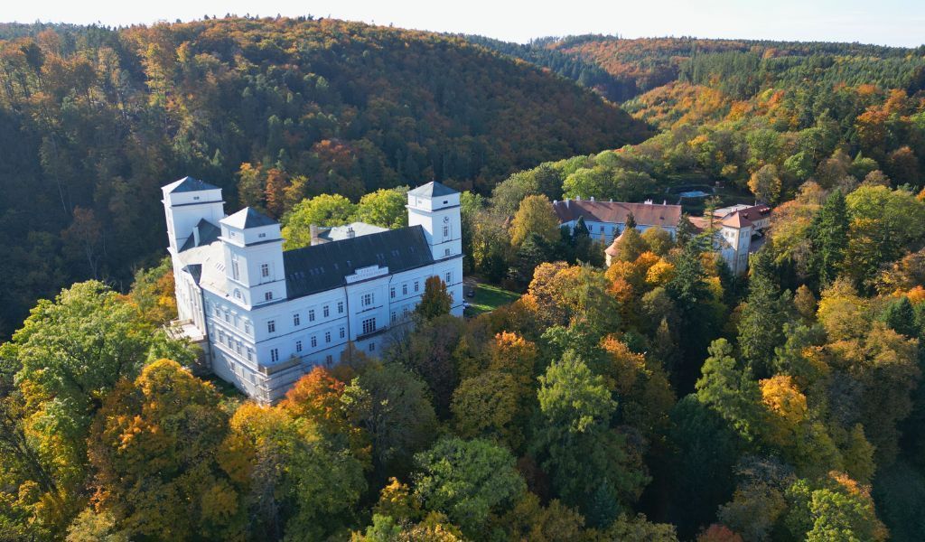 Zamek Racice - areal - podzim - Racice-Pistovice 2025