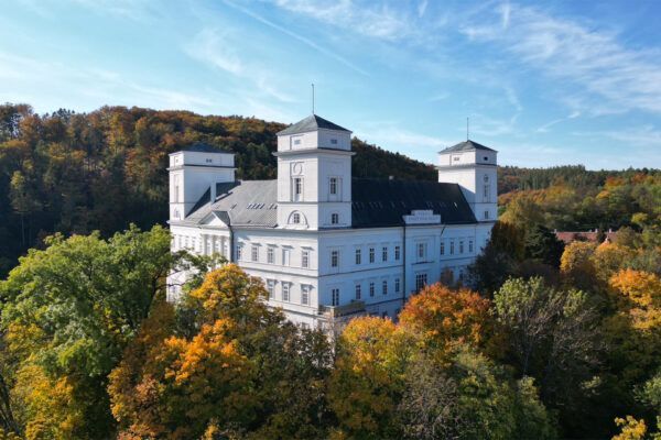 Zámek Račice, Račice-Pístovice - hlavní palác