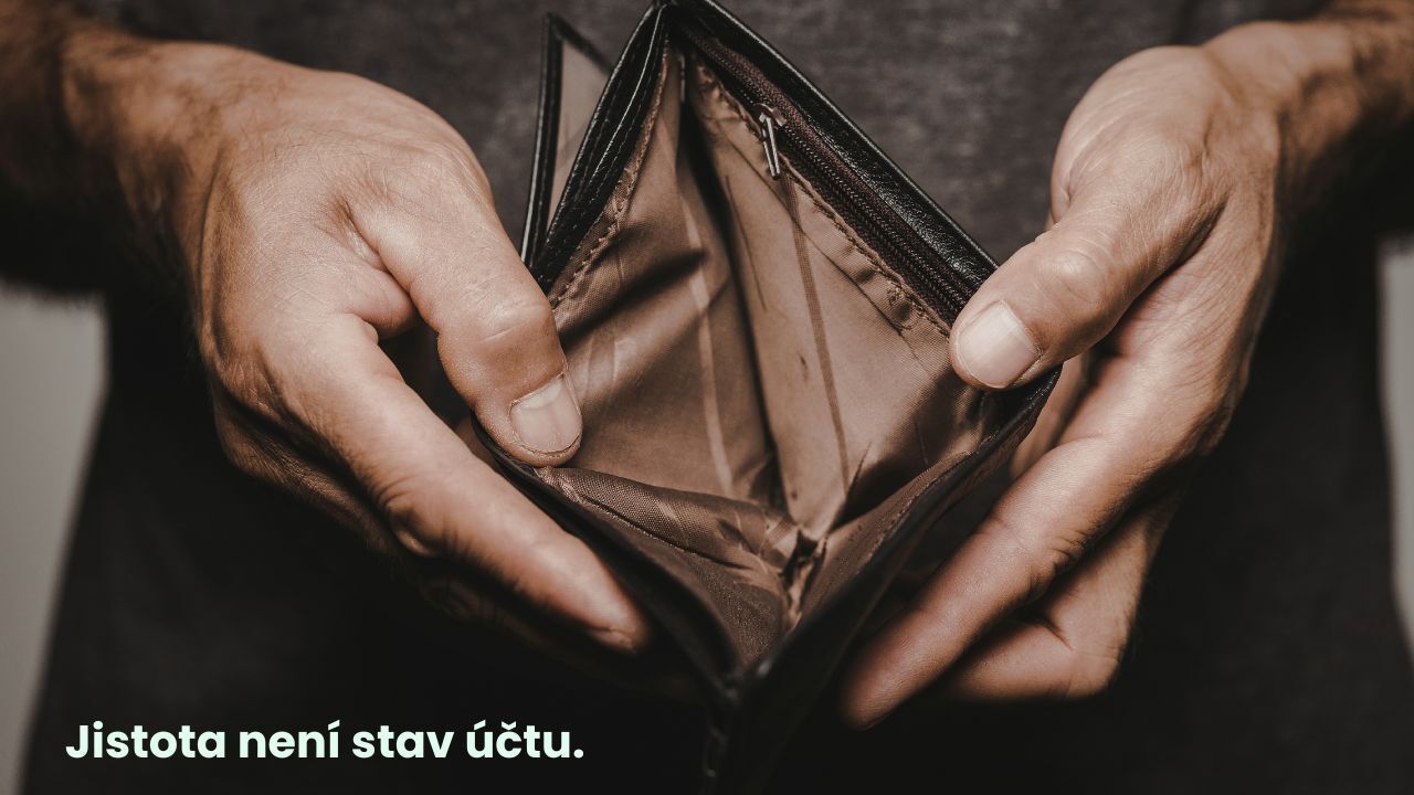 prázdná peněženka symbol výpadku příjmu a finanční rezervy