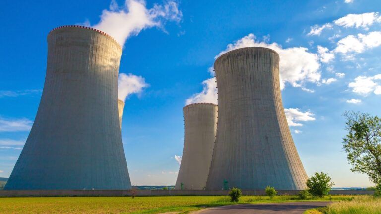 Jaderná elektrárna Dukovany, která patří mezi klíčové zdroje výroby elektřiny v České republice.