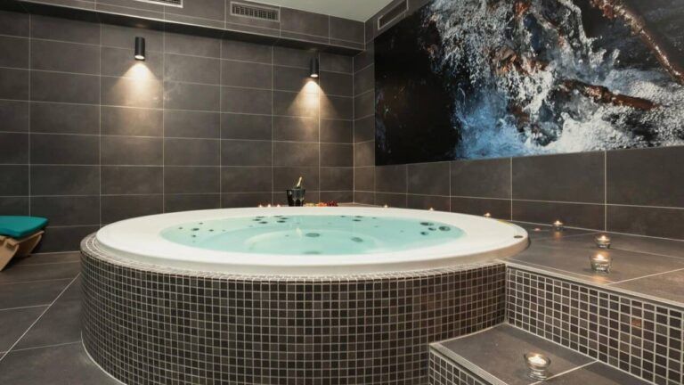 Luxusní wellness v Brně – vířivka v EFI SPA Hotel Superior