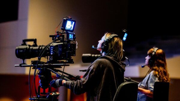 Zahraniční štáby a filmové pobídky táhnou český audiovizuální průmysl vzhůru.