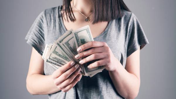 Finanční stres ničí zdraví více než rozvod či nemoc