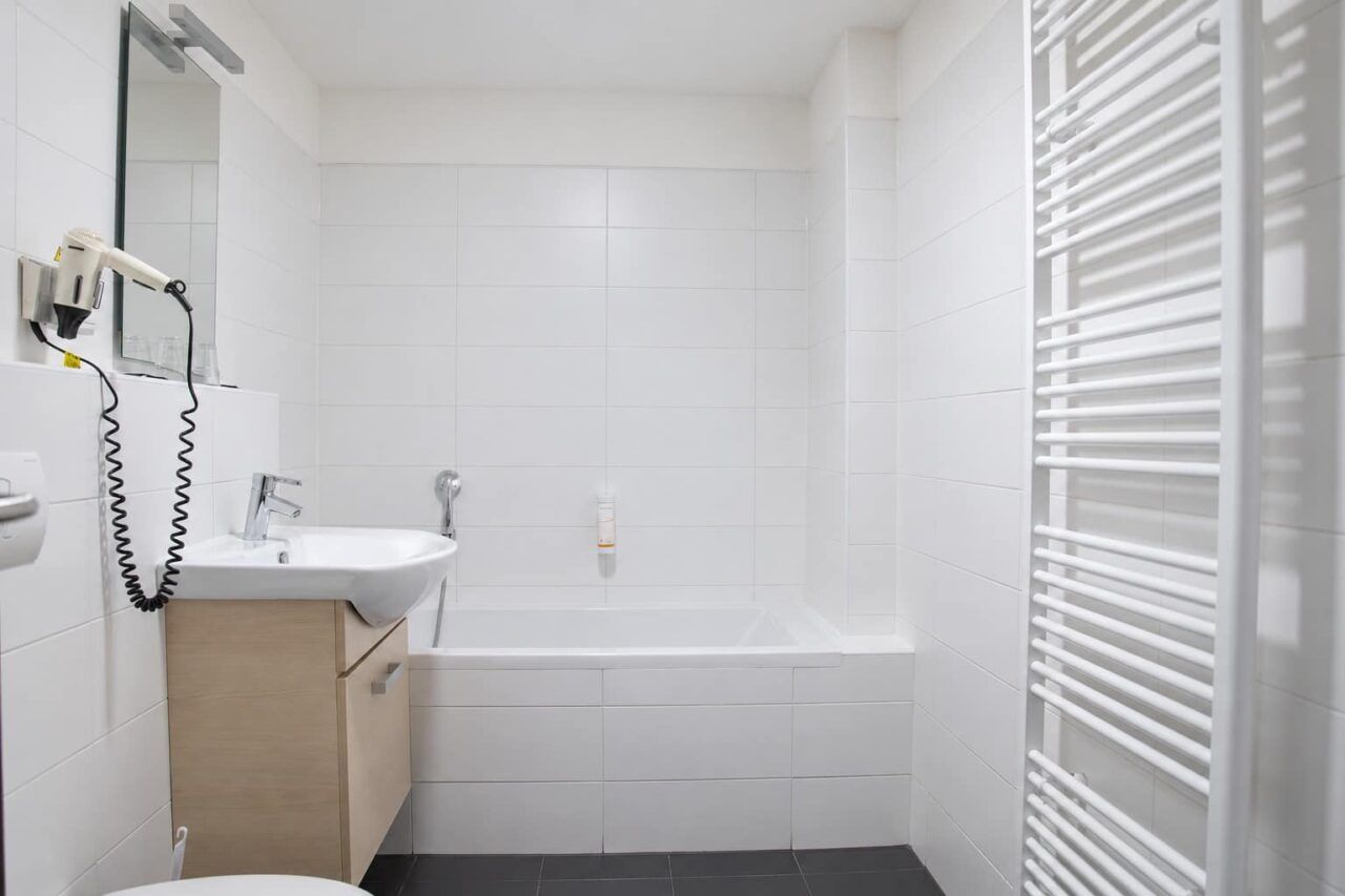 Bad 2 — Apartment Deluxe mit 3 Schlafzimmern