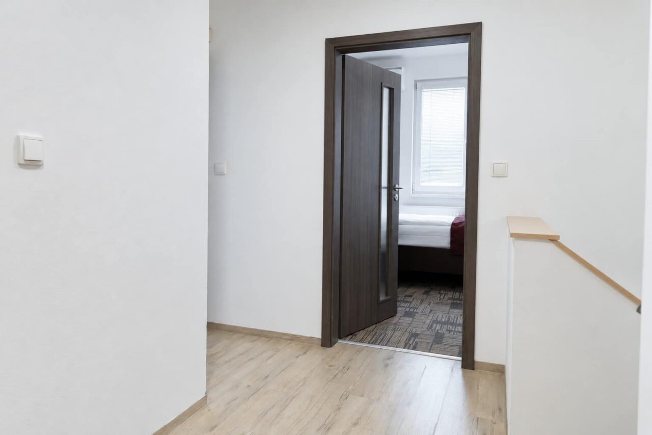 Flur 5 — Apartment Deluxe mit 3 Schlafzimmern
