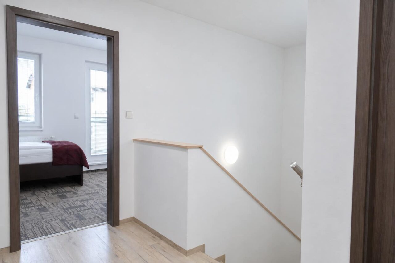 Flur 6 — Apartment Deluxe mit 3 Schlafzimmern