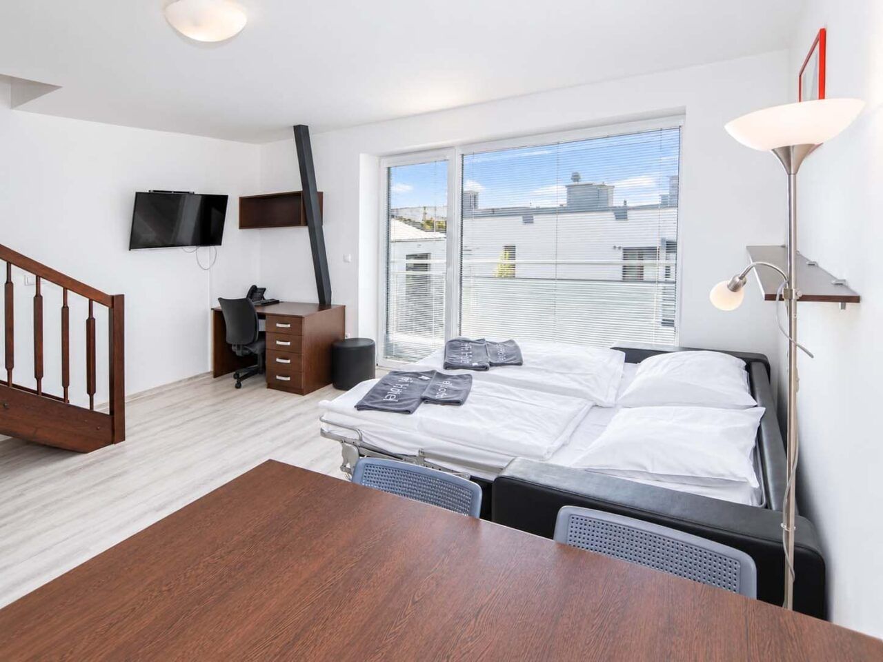 Wohnraum 2 — Zweigeschossiges Apartment Deluxe mit Terrasse
