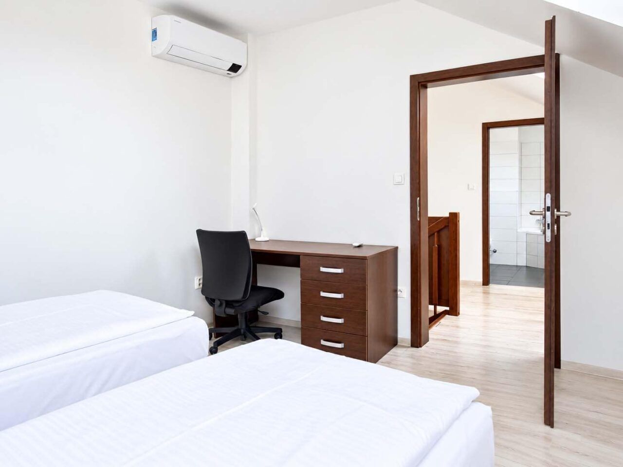 Schlafzimmer 4 — Zweigeschossiges Apartment Deluxe mit Terrasse