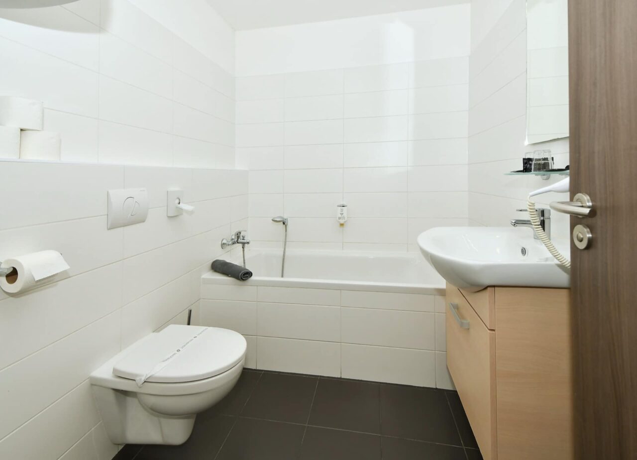 Bathroom 1 — Executive apartment, 2 bedrooms