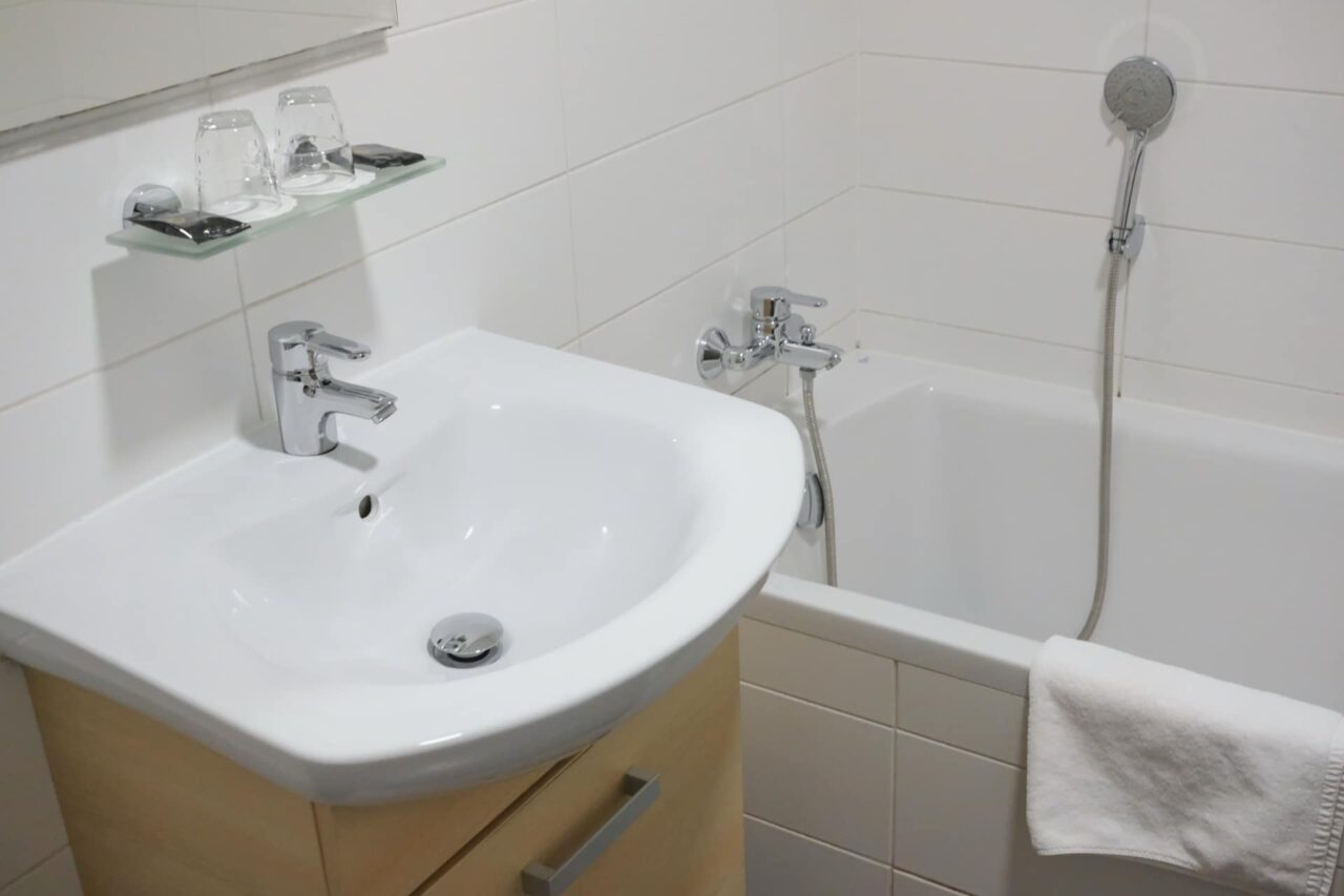 Bathroom 2 — Executive apartment, 2 bedrooms
