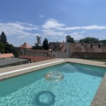 Bazén na Podzámčí s výhledem