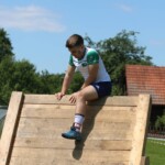 e-Finance Sport Team - RunRally - překážka - přelez přes stěnu