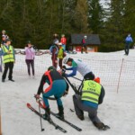 Předání štafety od bikra skialpinistovi