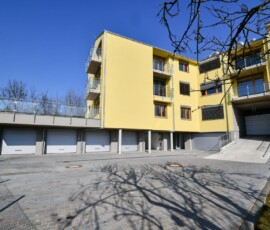 Bytový dům EFI Residence Holzova 28 v Brně-Líšni, pohled ze dvora Bytový dům EFI Residence Holzova 28 v Brně-Líšni, pohled ze dvora