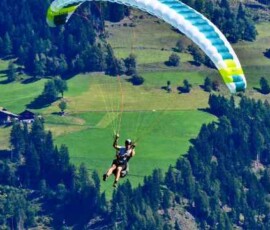Čtyři disciplíny, jeden tým a odhodlání posouvat vlastní hranice. Extrémní štafetový závod Red Bull Dolomitenmann v rakouských Alpách.