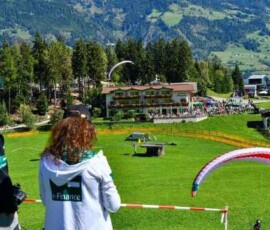 Čtyři disciplíny, jeden tým a odhodlání posouvat vlastní hranice. Extrémní štafetový závod Red Bull Dolomitenmann v rakouských Alpách.