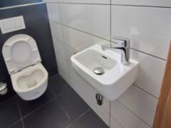 WC s umývátkem v bytové jednotce 3+kk