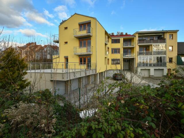 Prodej novostavby kompletně vybaveného, zařízeného, třípokojového bytu o výměře 81,8 m2