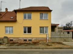 pohled na rodinný dům z ulice Brněnská