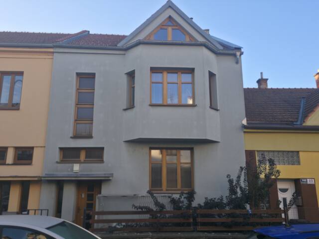 Prodej řadového rodinného domu 8+1 s terasami a zahradou, Brno-Černovice, ul. Ferrerova